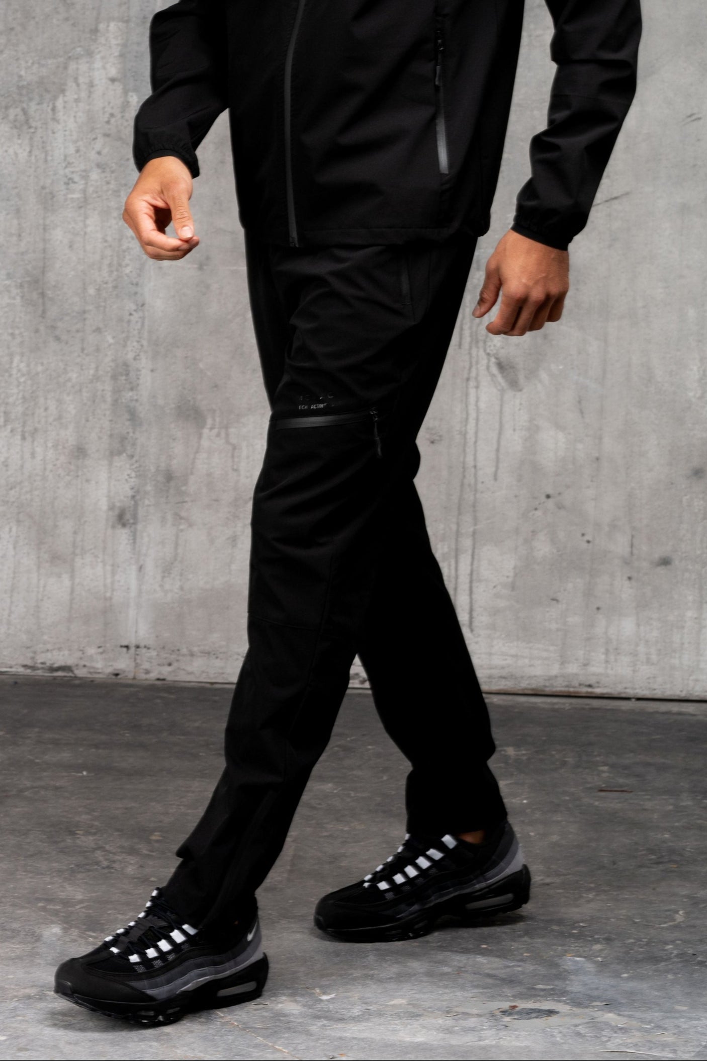 ASCENT V2 TECH JACKET - BLACK