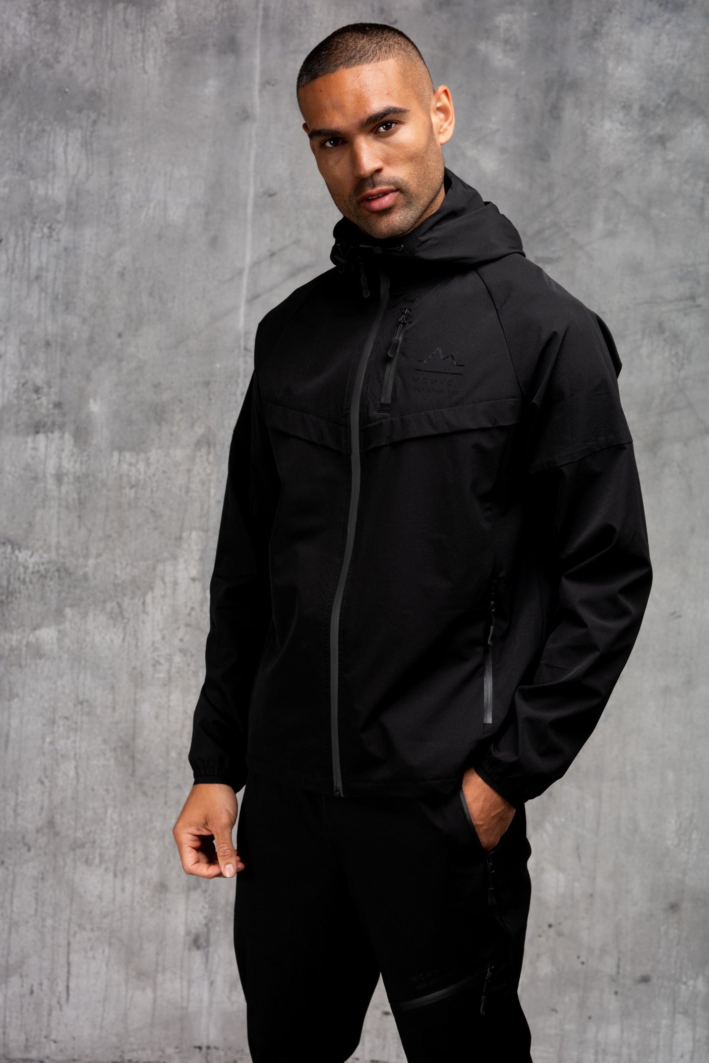 ASCENT V2 TECH JACKET - BLACK