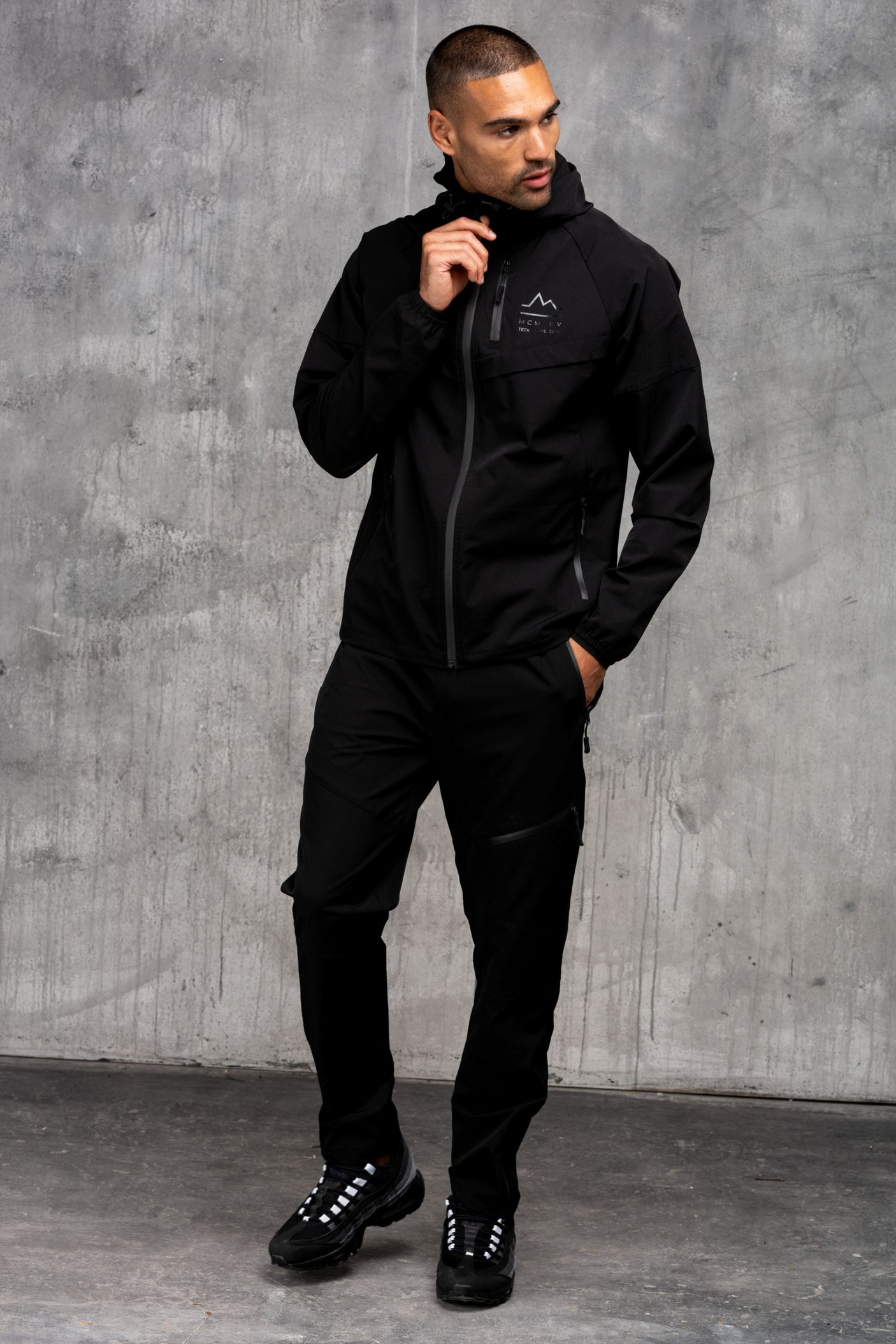 ASCENT V2 TECH JACKET - BLACK