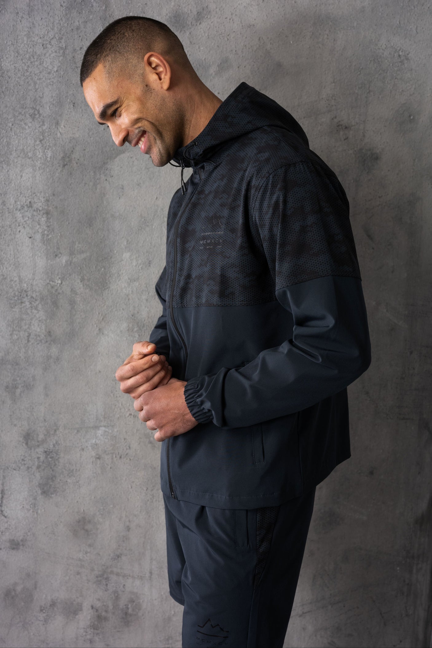 ARMOUR WINDBREAKER JACKET - OMBRE/BLACK