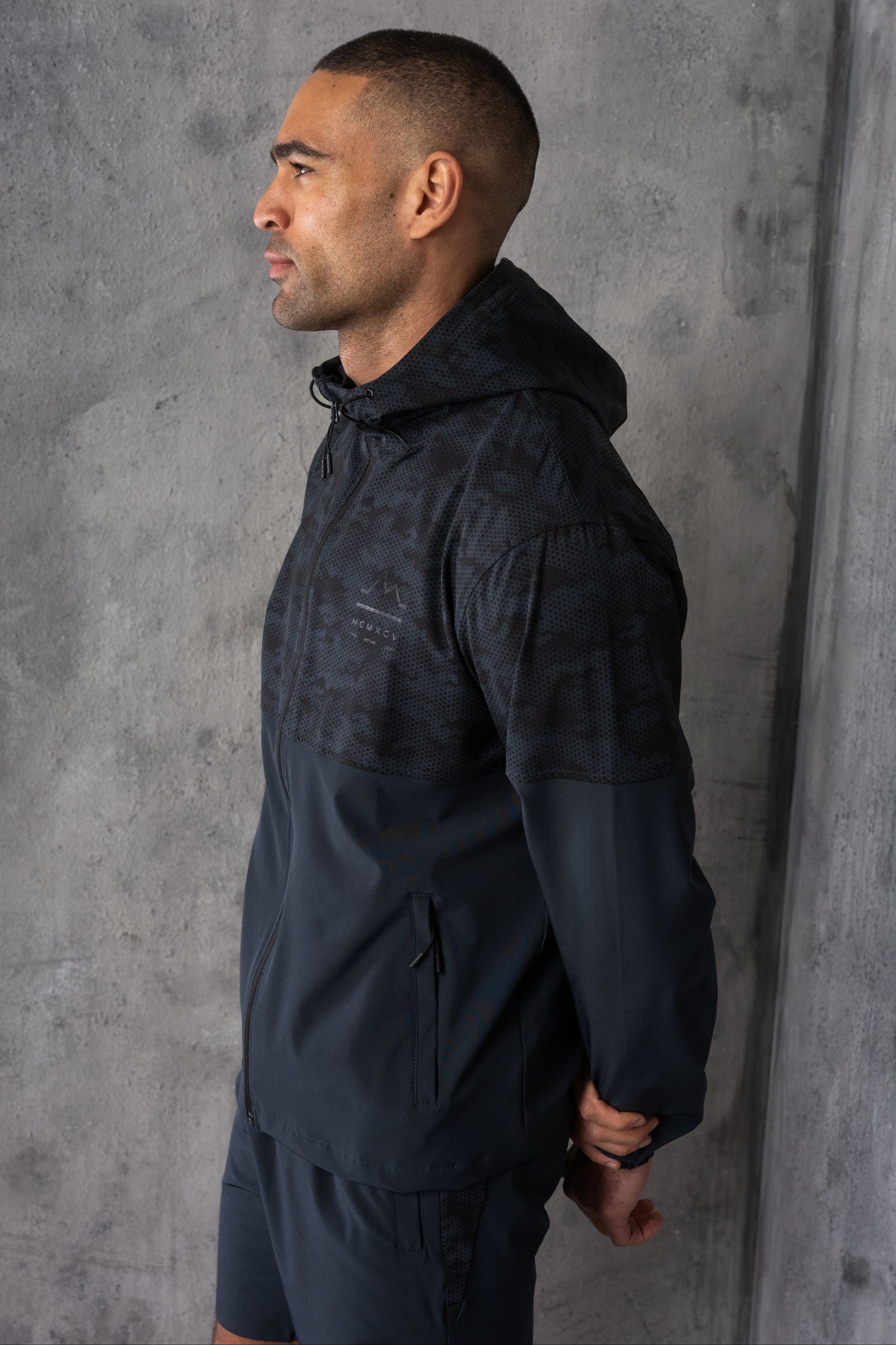ARMOUR WINDBREAKER JACKET - OMBRE/BLACK