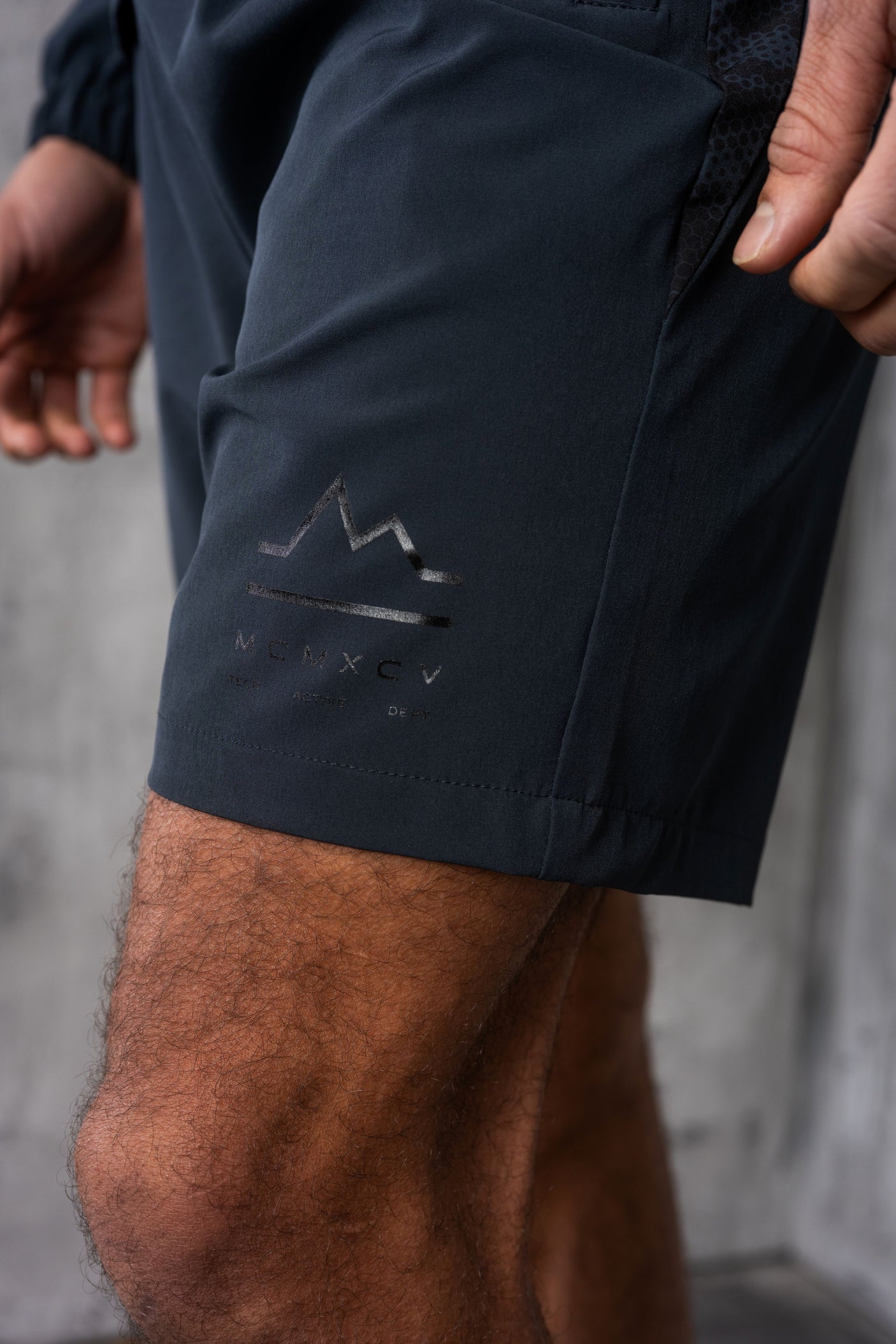 ARMOUR TECH SHORT - OMBRE/BLACK