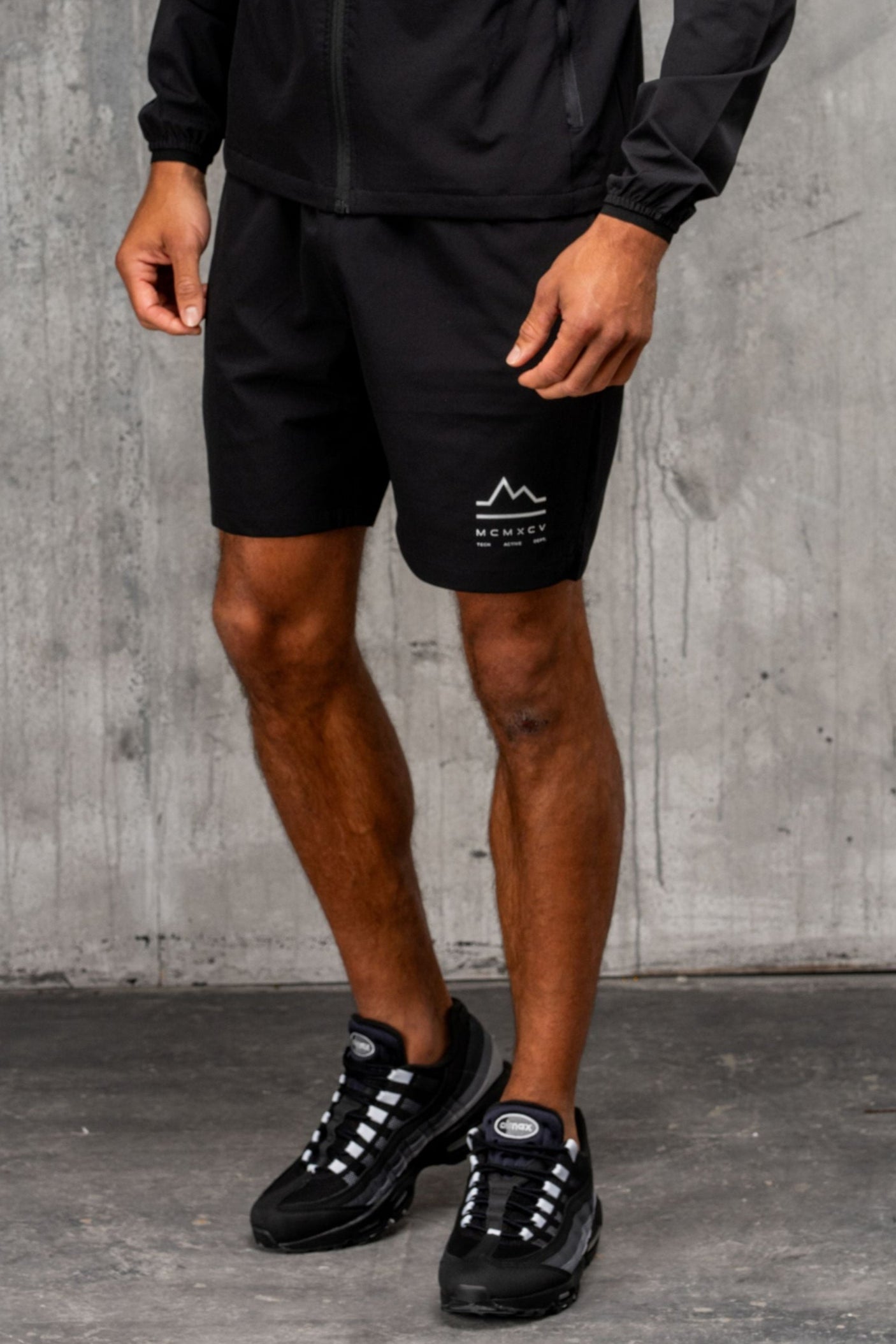 ASCENT SHORTS - BLACK