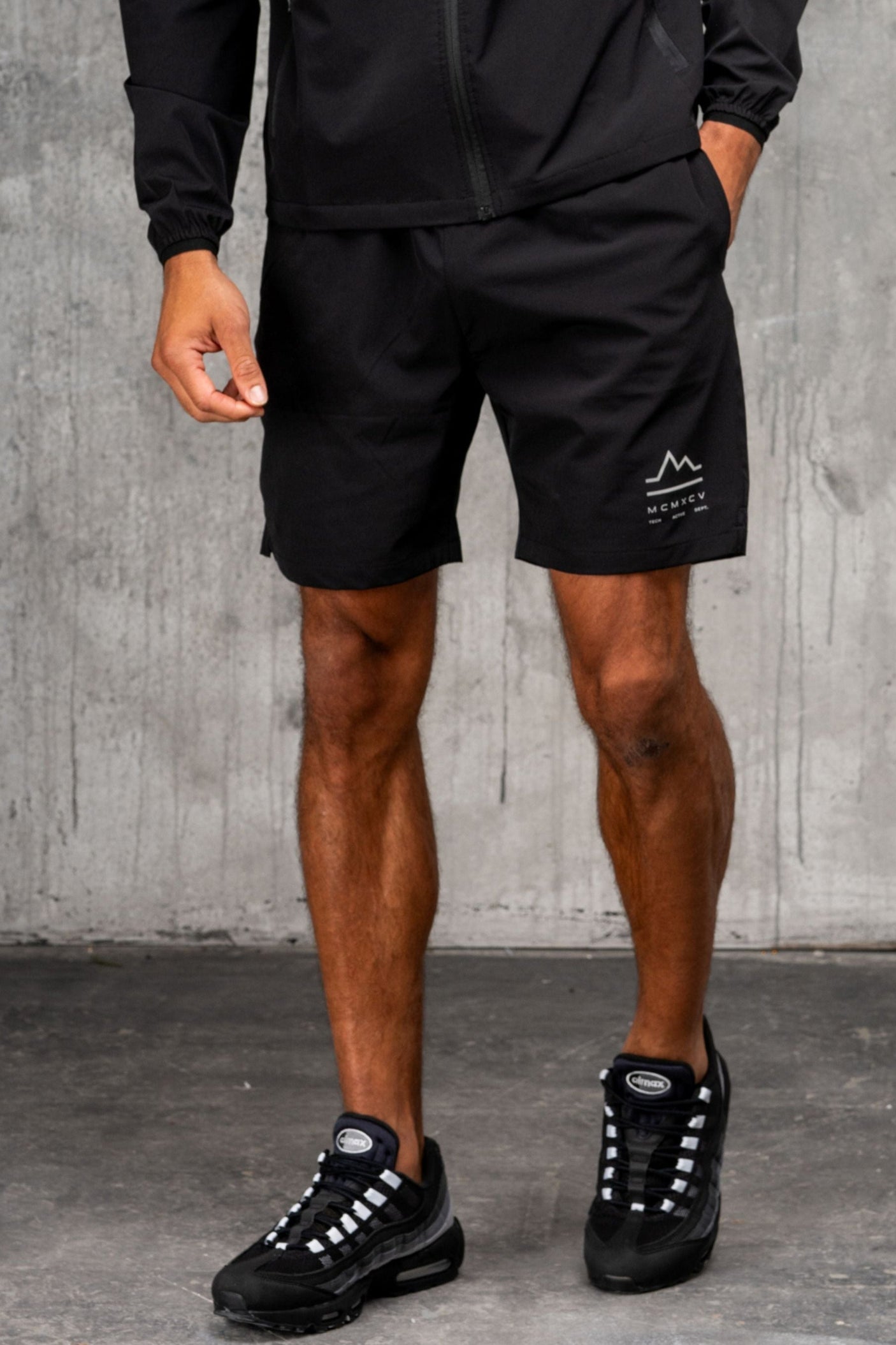 ASCENT SHORTS - BLACK
