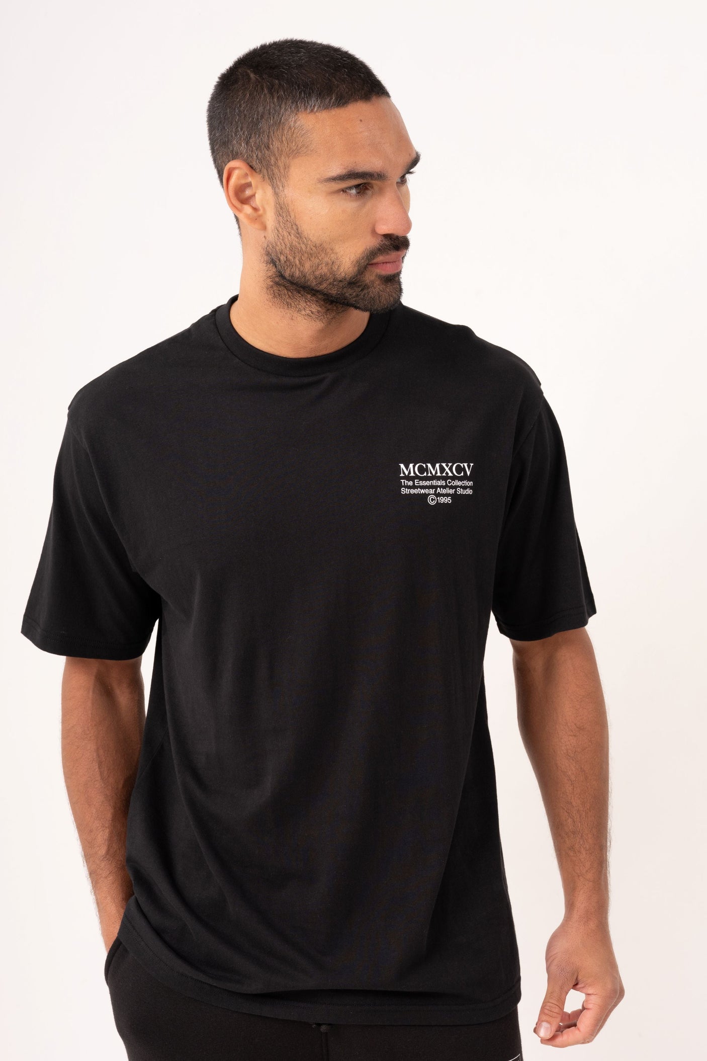 ESSENTIAL T-SHIRT - BLACK