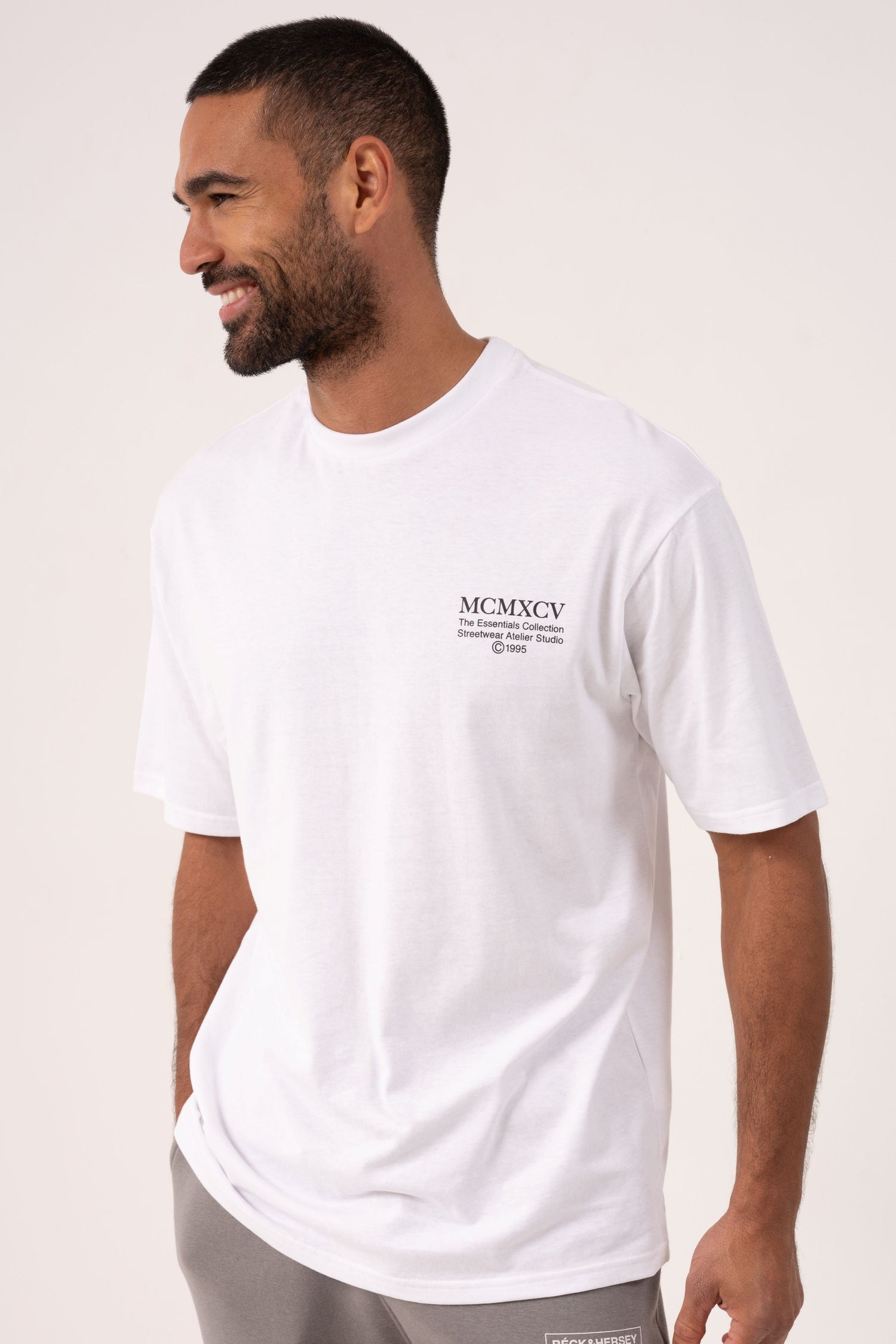 ESSENTIAL T-SHIRT - WHITE