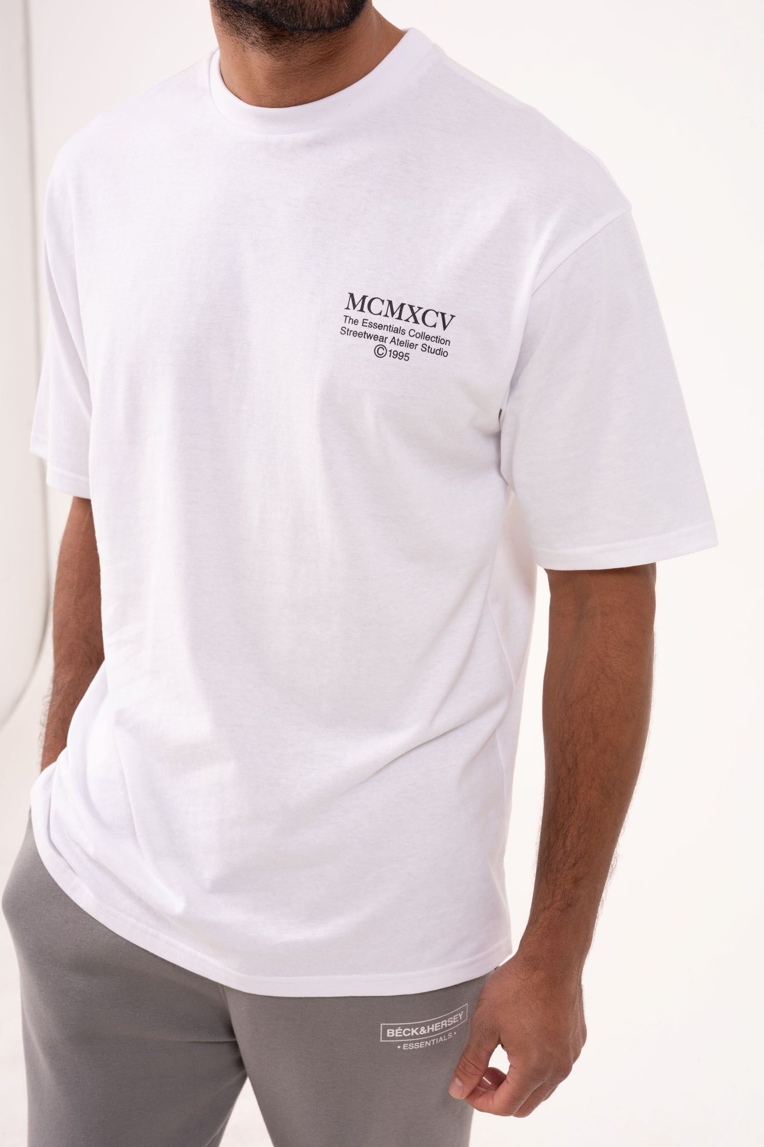 ESSENTIAL T-SHIRT - WHITE