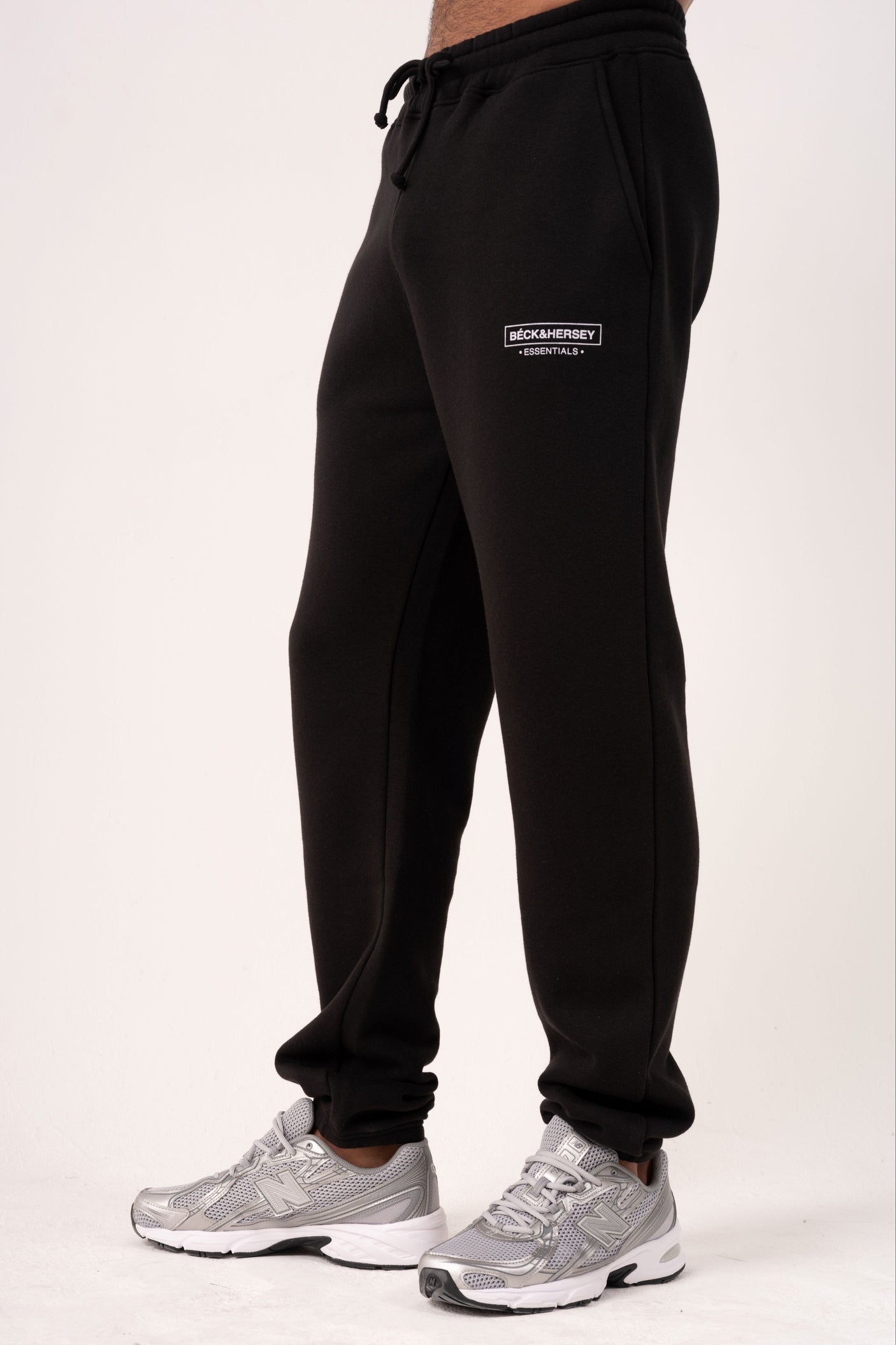 ESSENTIAL JOGGERS - BLACK