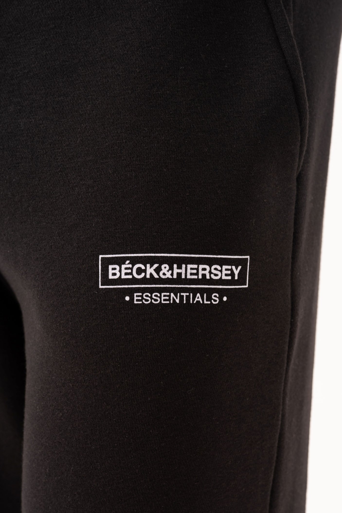 ESSENTIAL JOGGERS - BLACK
