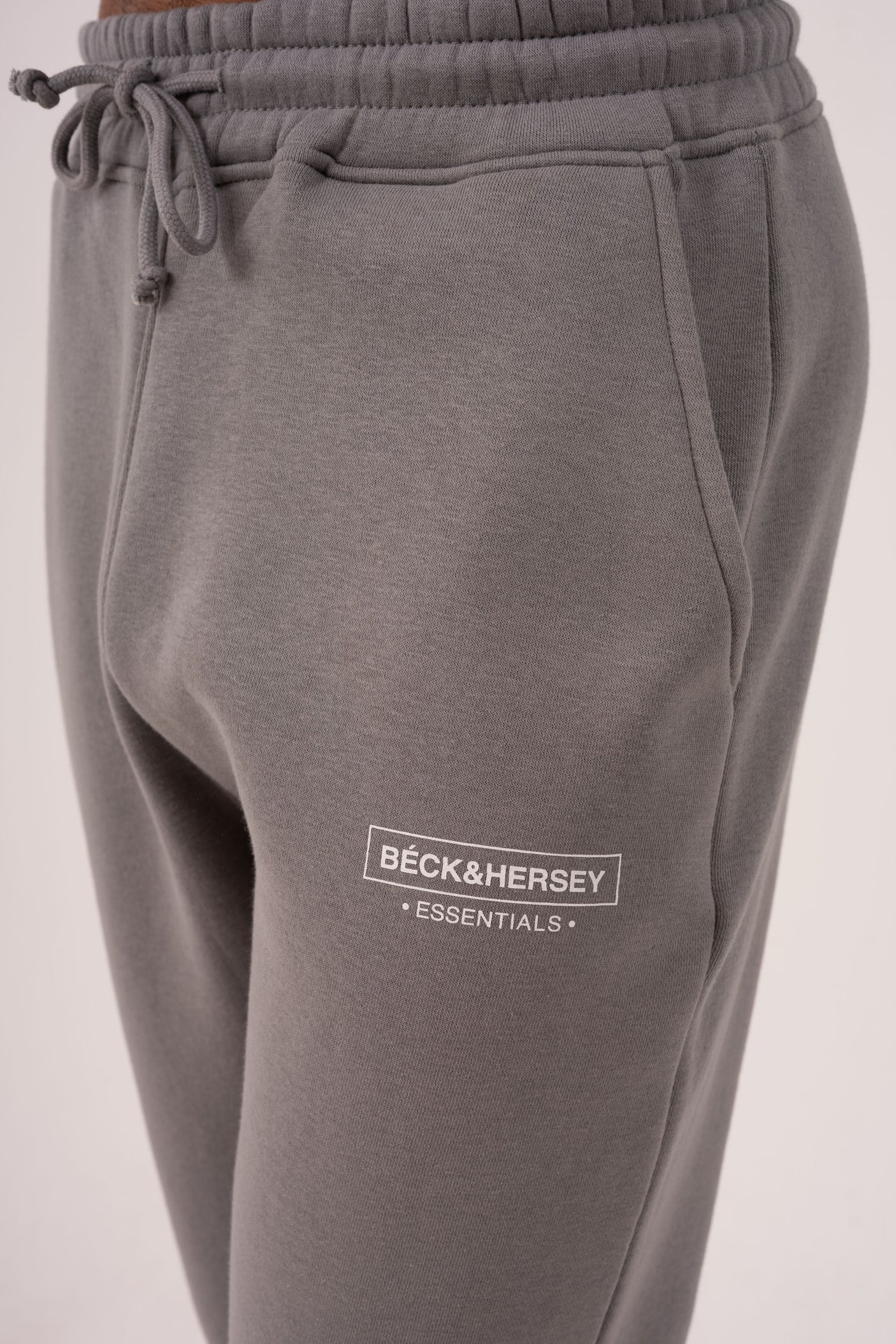 ESSENTIAL JOGGERS - LAVA