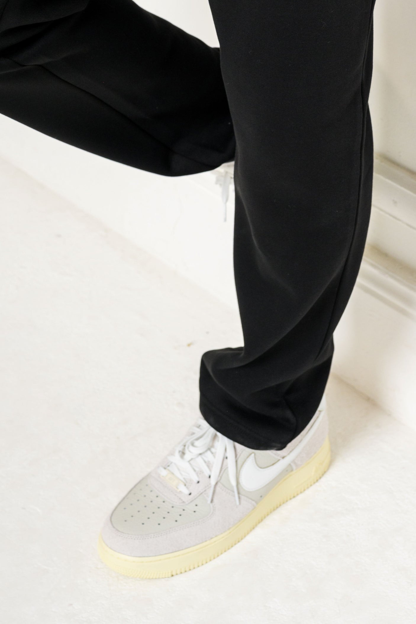 FENTON STRAIGHT LEG JOGGERS - BLACK