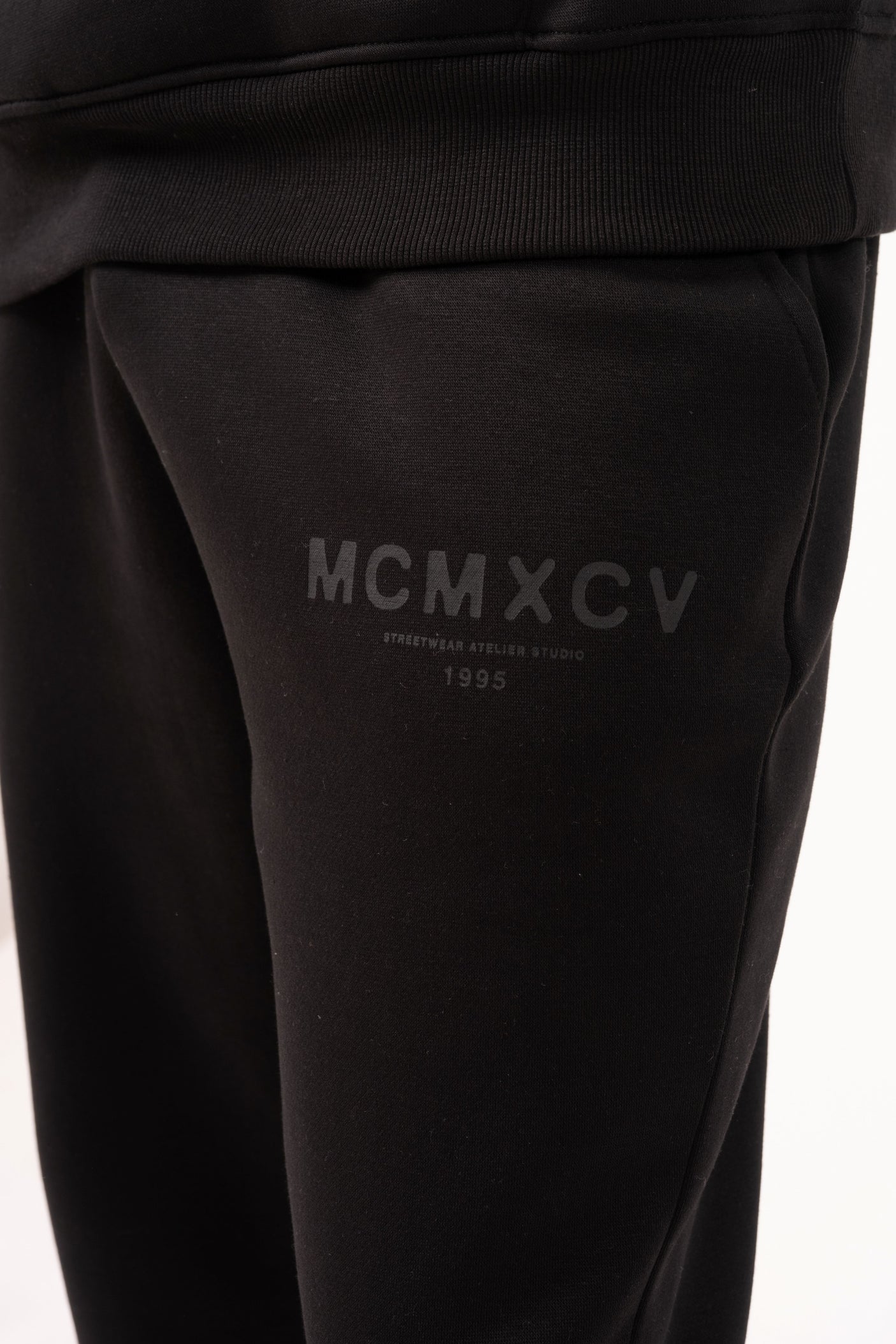 GAMBIT TRACKSUIT - BLACK