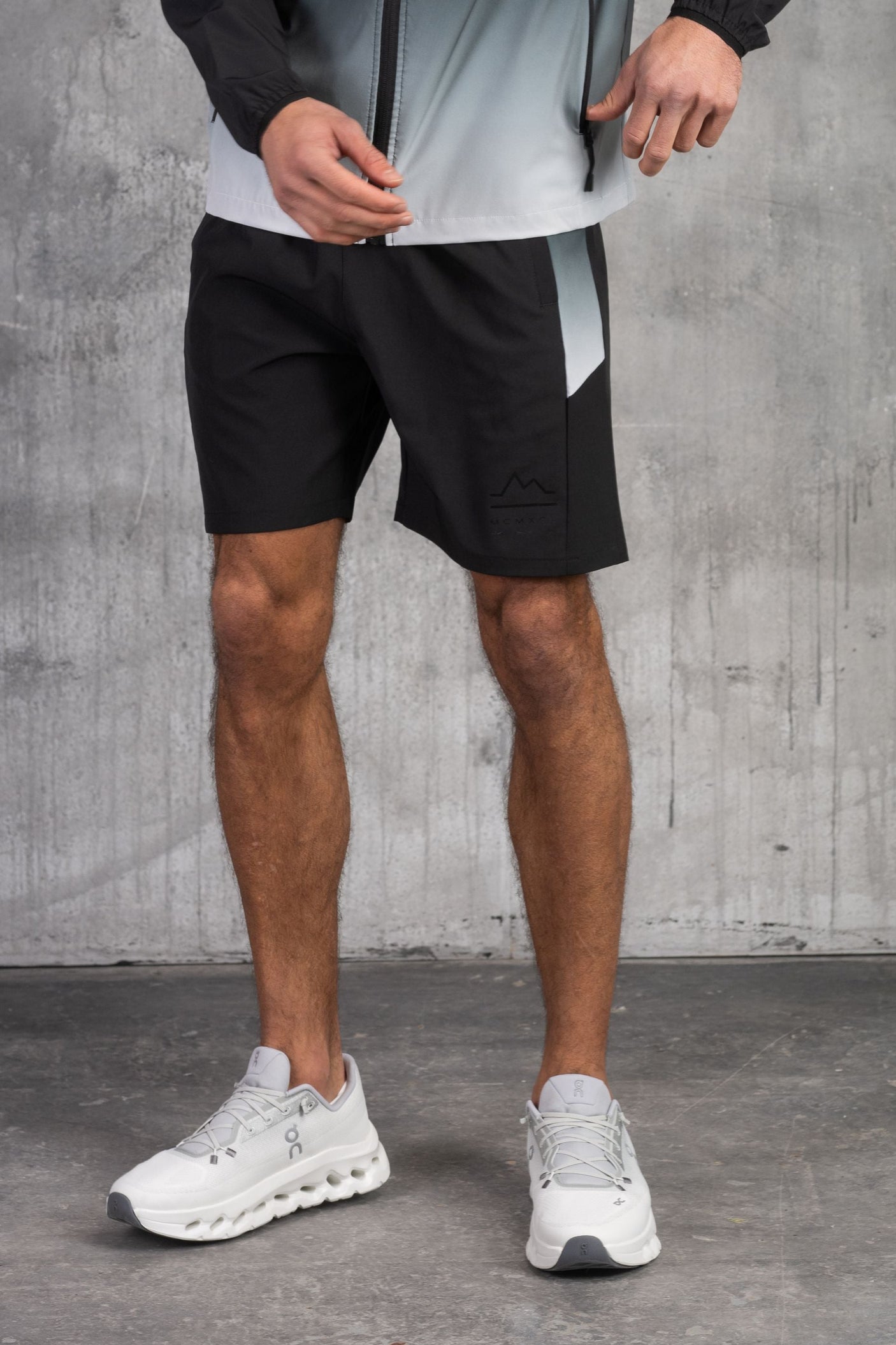 SURGE TECH SHORT - SILVER/BLACK