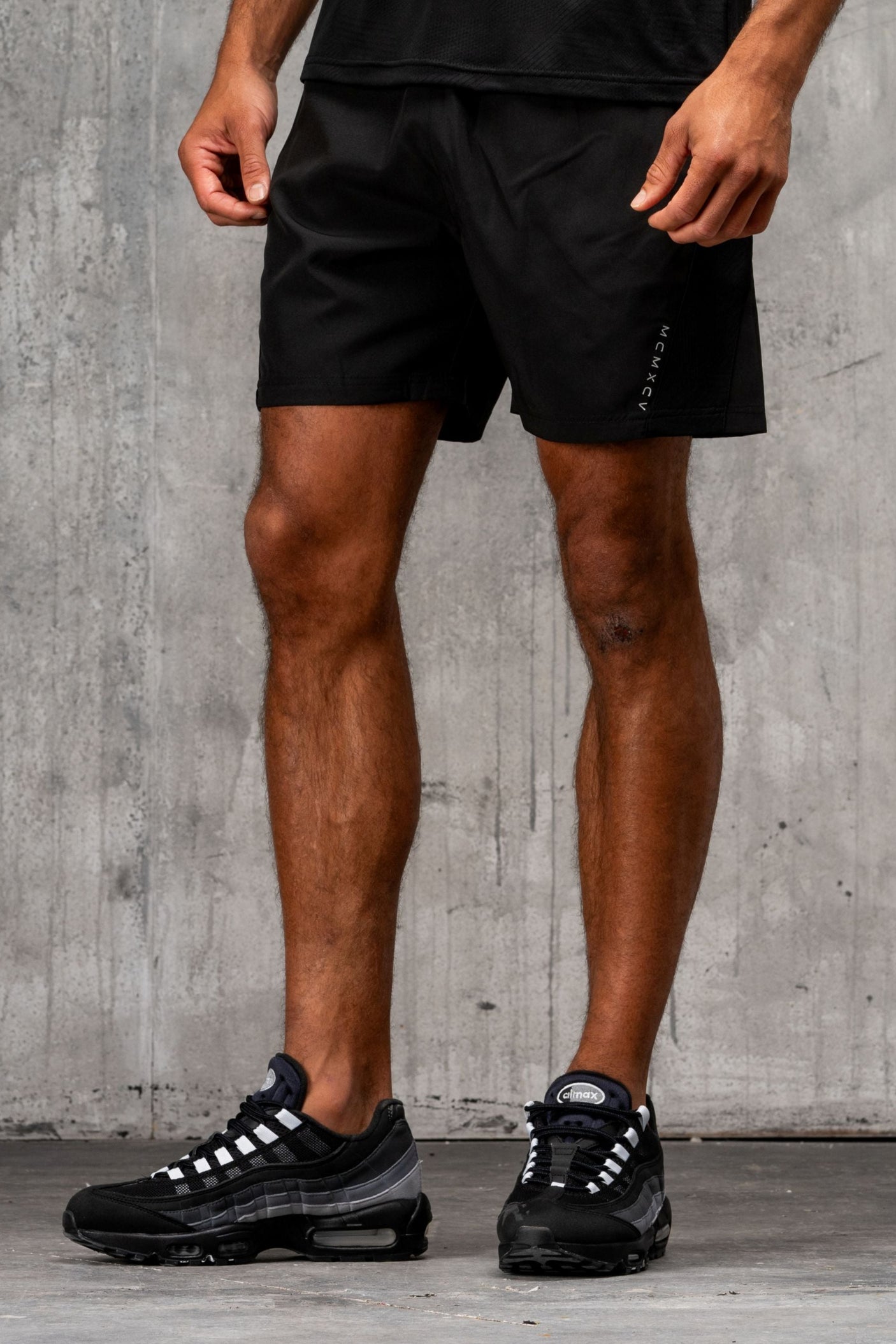 VOLT ACTIVE SHORT - BLACK