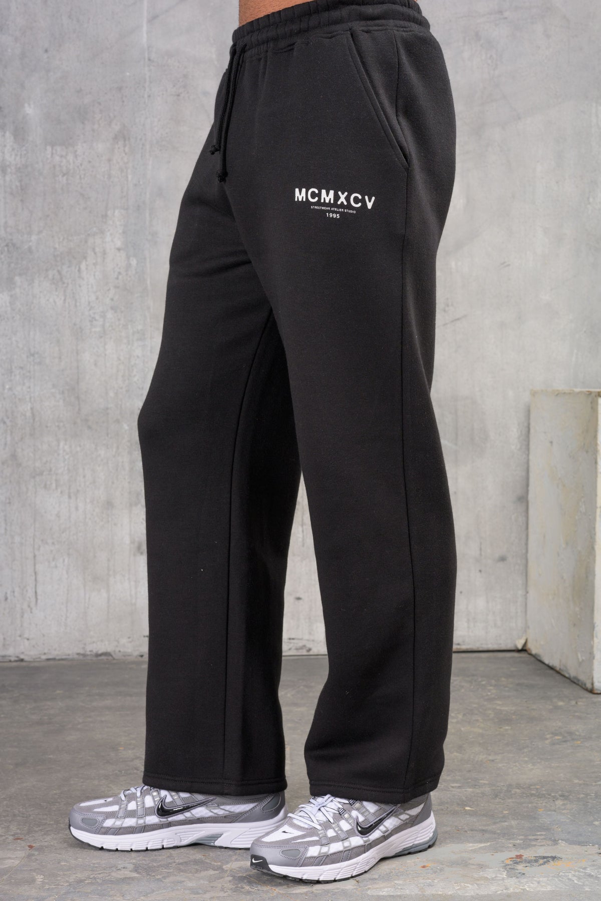 ZEUS OPEN HEM JOGGERS - BLACK