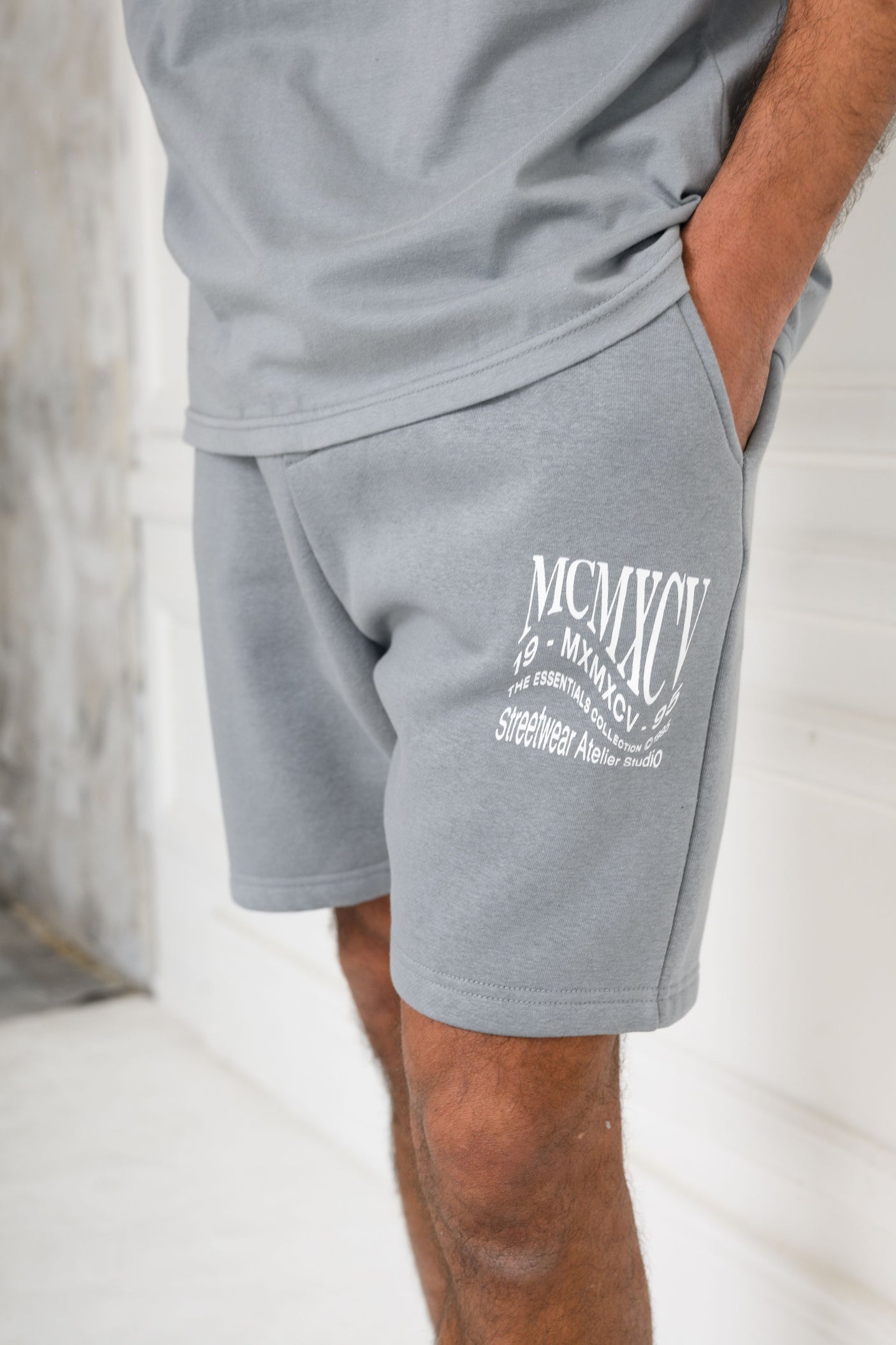 APEX SHORT - LAVA GREY