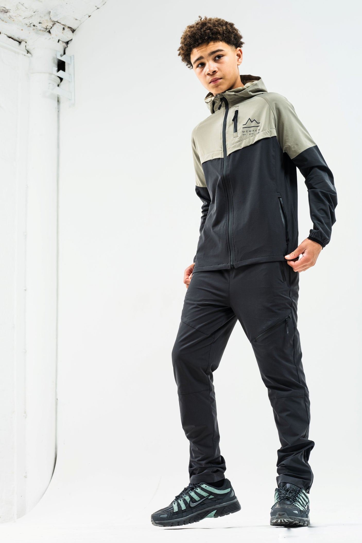 ASCENT JUNIOR TECH TRACKSUIT- GREY/DARK CHARCOAL