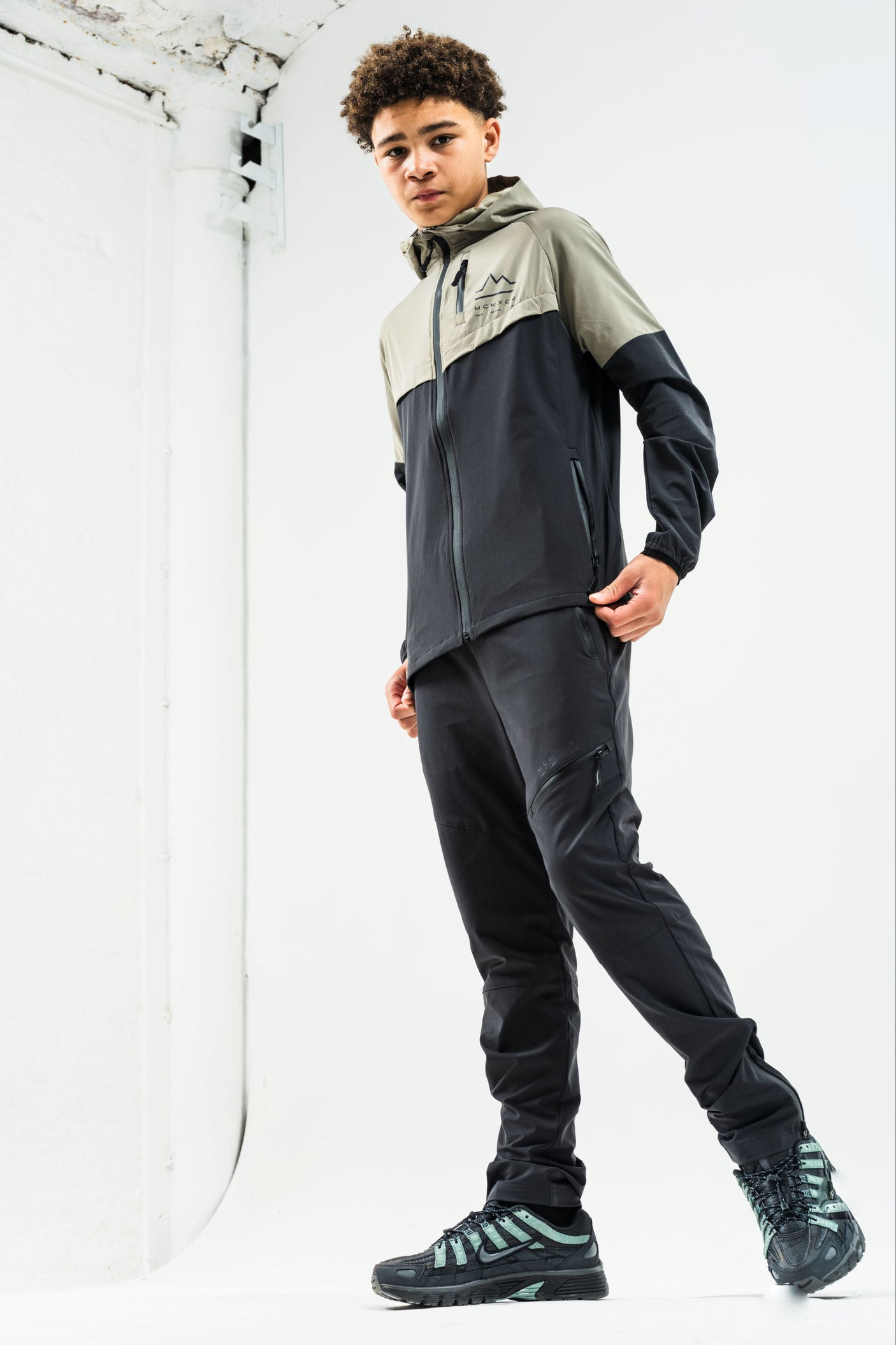 ASCENT JUNIOR TECH TRACKSUIT- GREY/DARK CHARCOAL