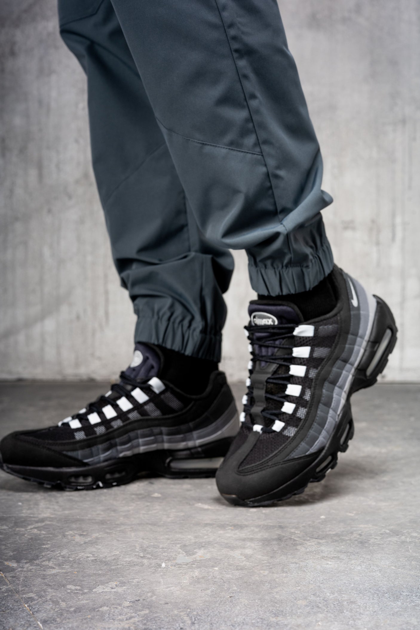 AVENTUS TECH TRACKSUIT - CHARCOAL