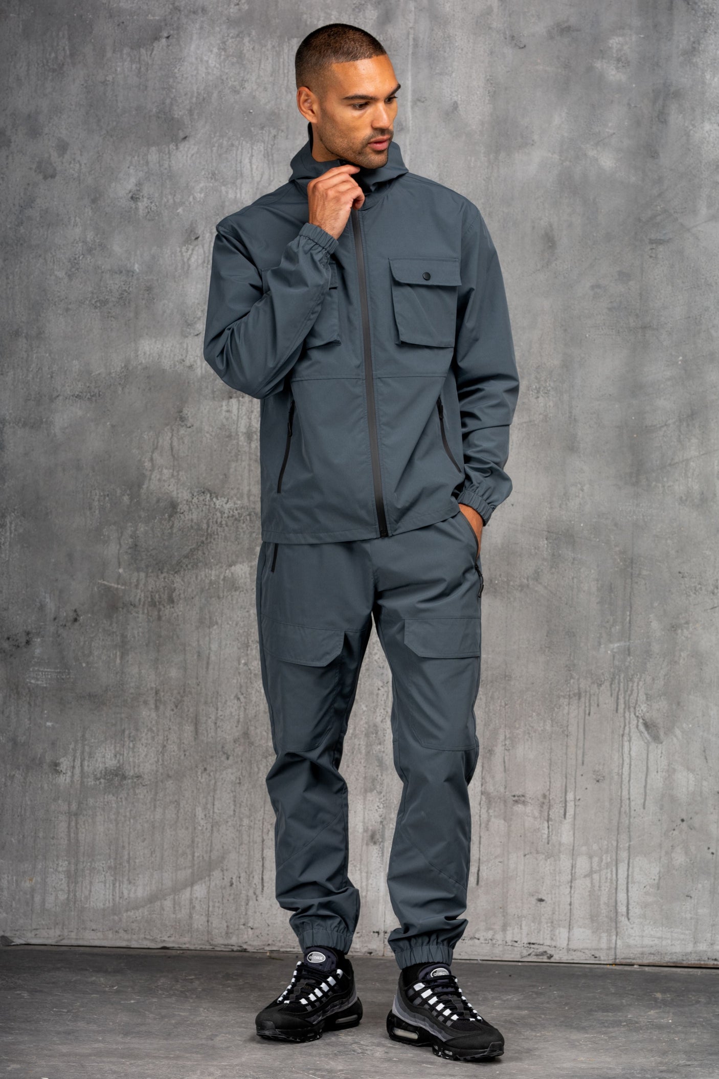 AVENTUS TECH TRACKSUIT - CHARCOAL