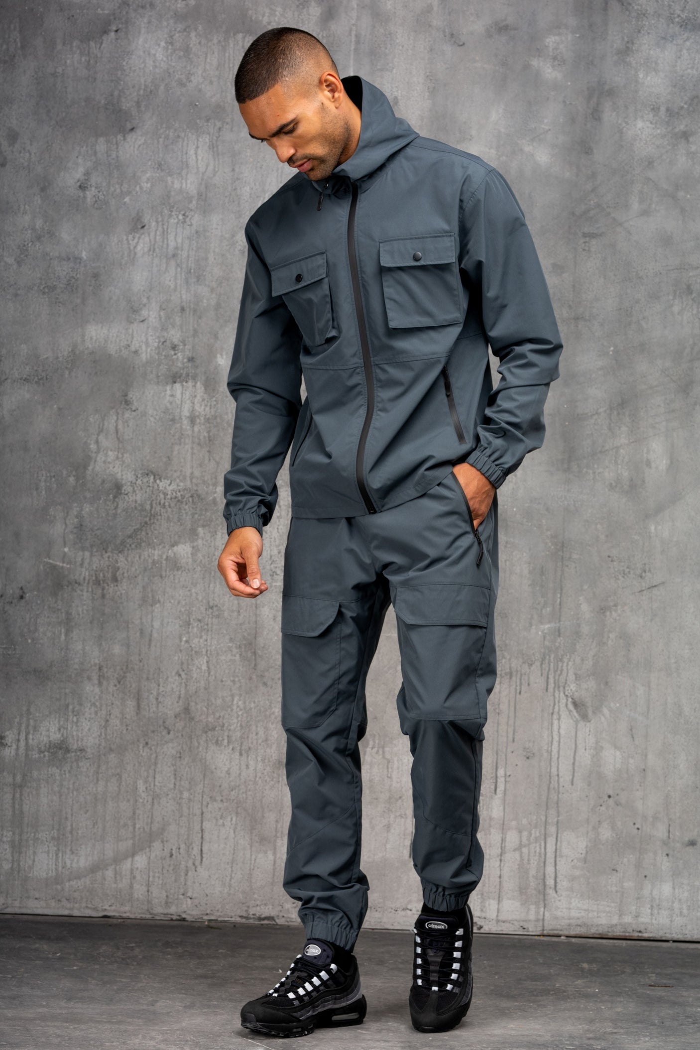 AVENTUS TECH TRACKSUIT - CHARCOAL