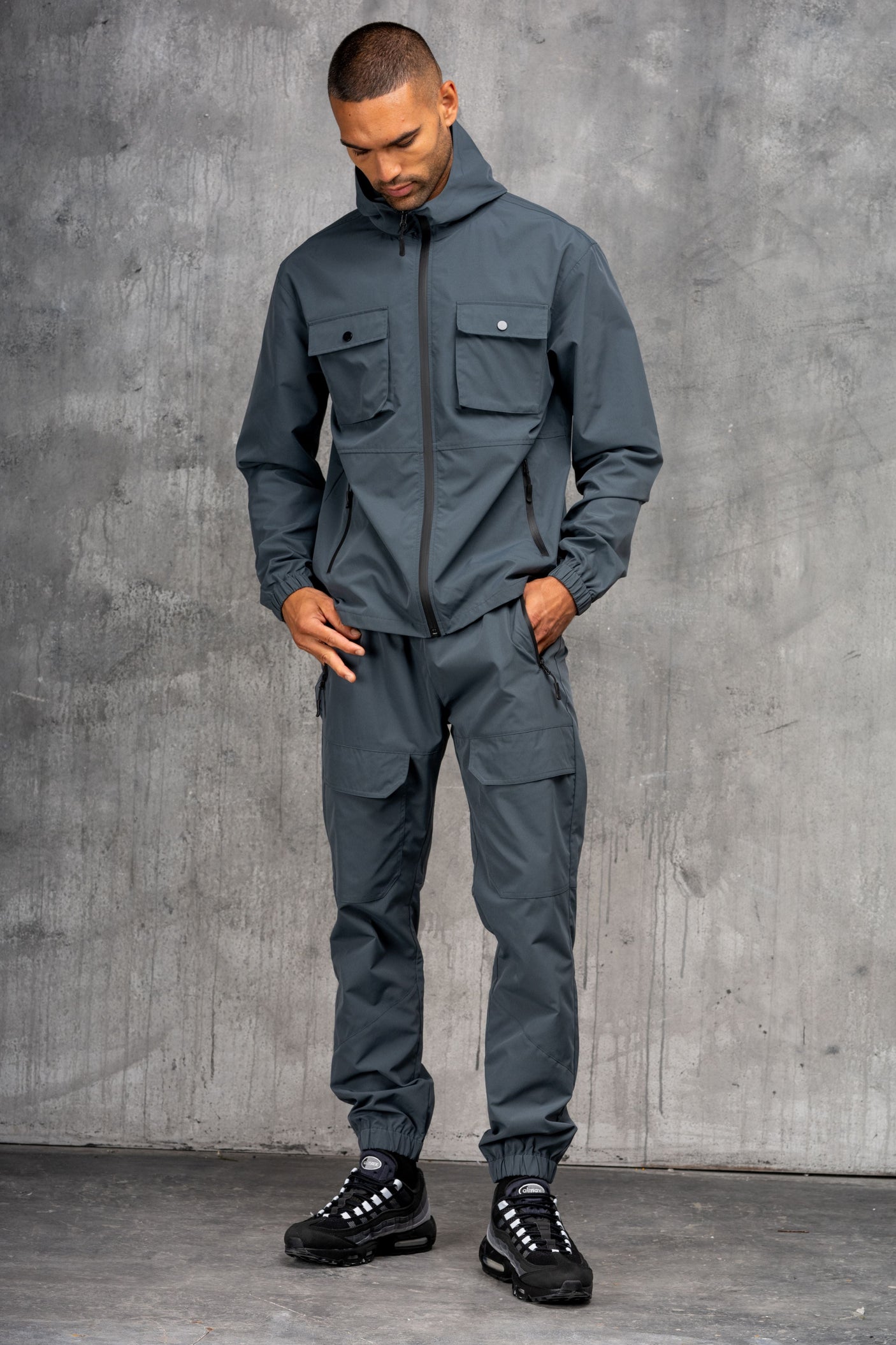 AVENTUS TECH TRACKSUIT - CHARCOAL