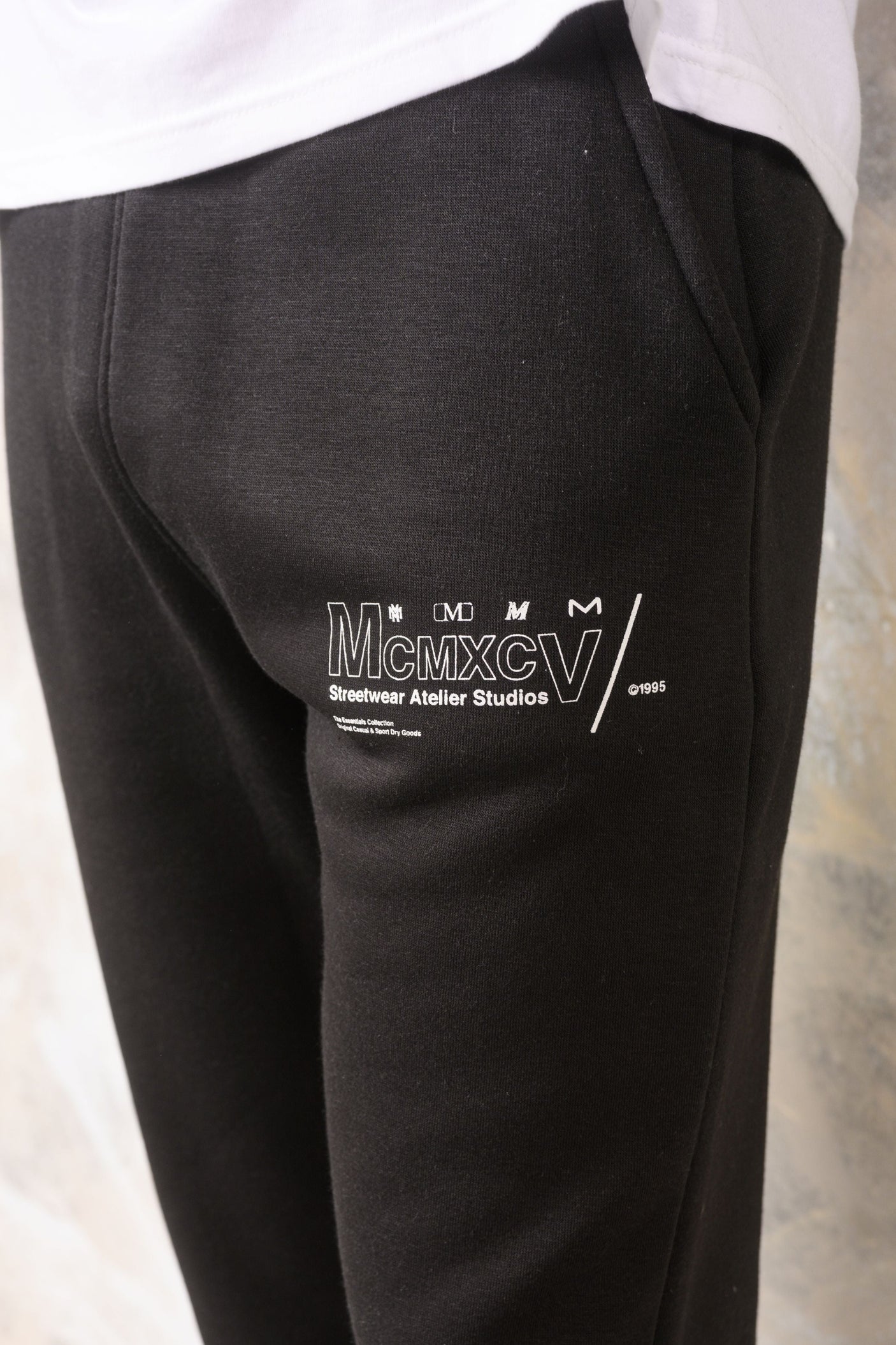 COBRA CUFFED JOGGERS - BLACK