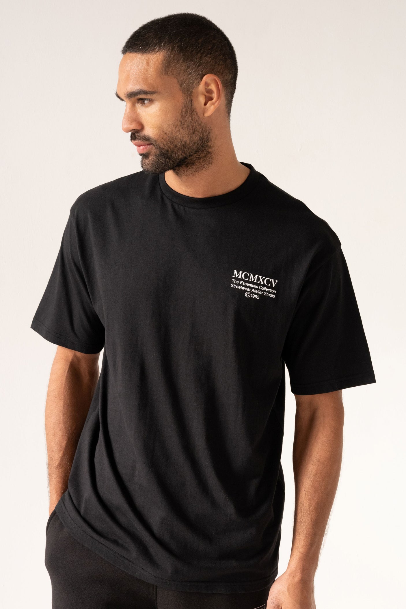 ESSENTIAL T-SHIRT - BLACK