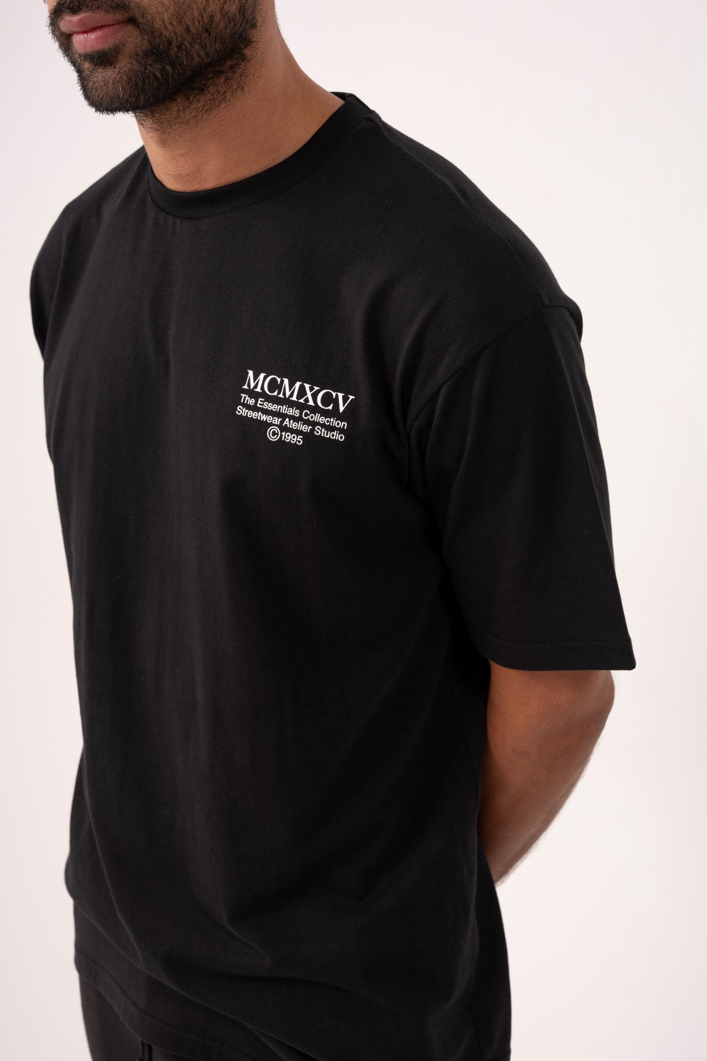 ESSENTIAL T-SHIRT - BLACK