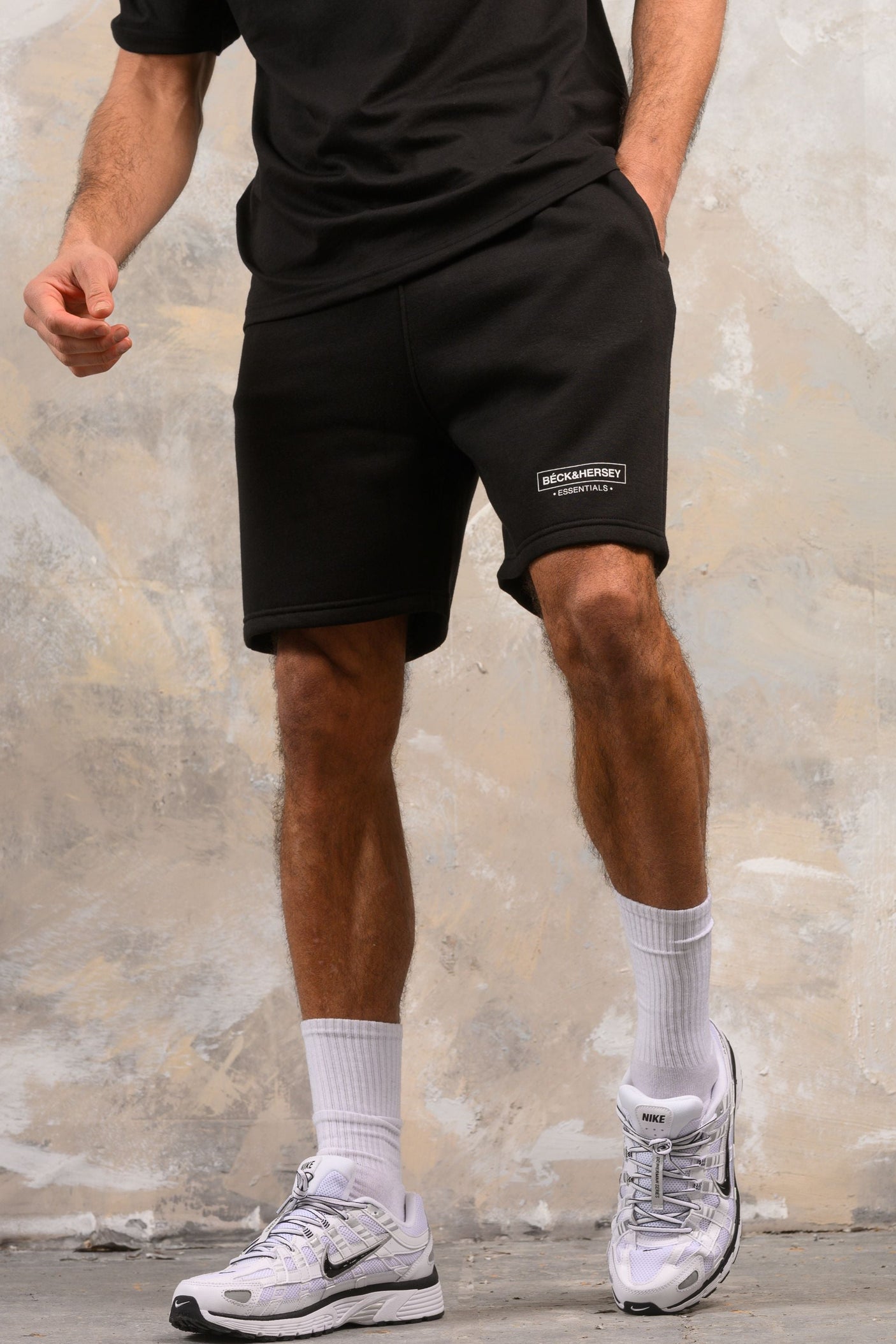 ESSENTIALS SHORT - BLACK