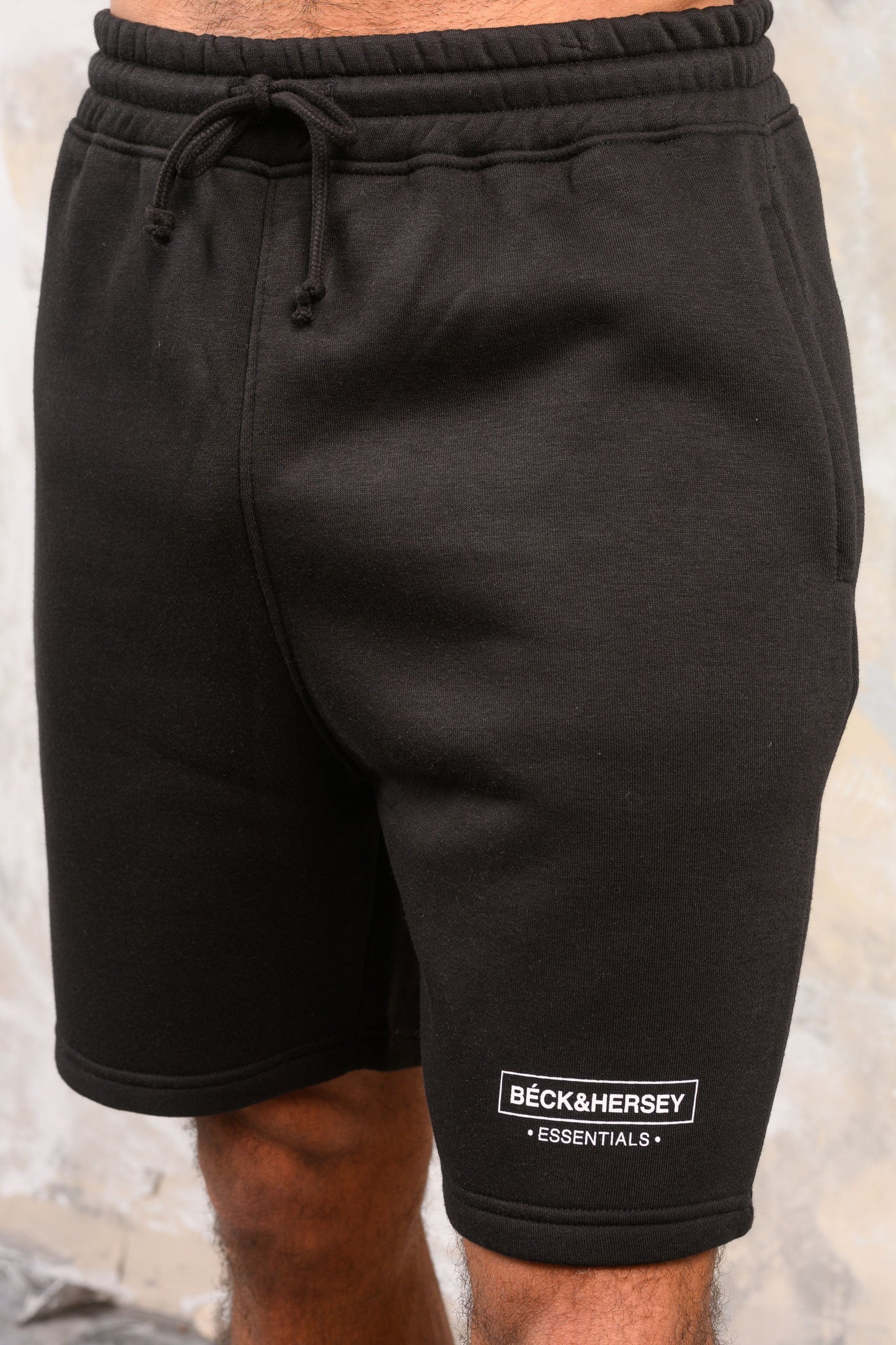ESSENTIALS SHORT - BLACK