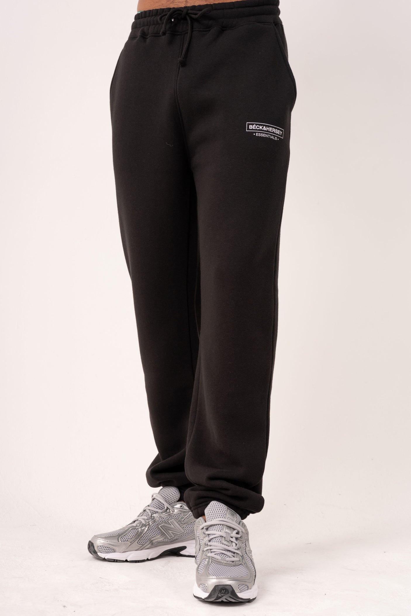 ESSENTIAL JOGGERS - BLACK