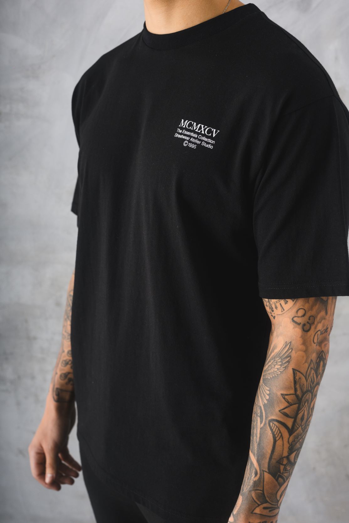 ESSENTIAL T-SHIRT - BLACK